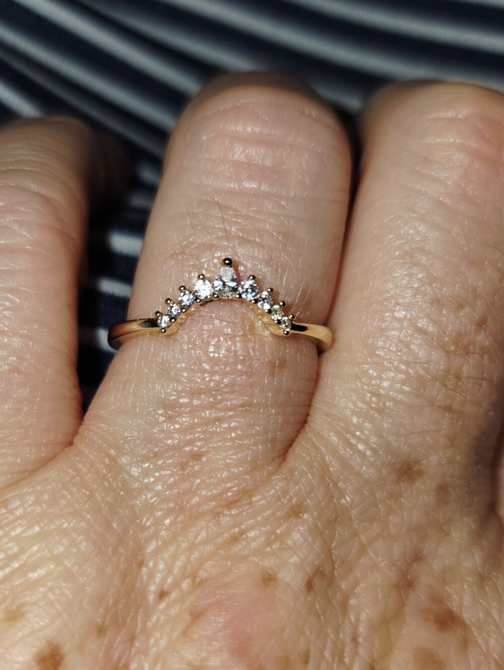 Delicate Gold Tiara Curve Ring with Clear Stones Size 9
